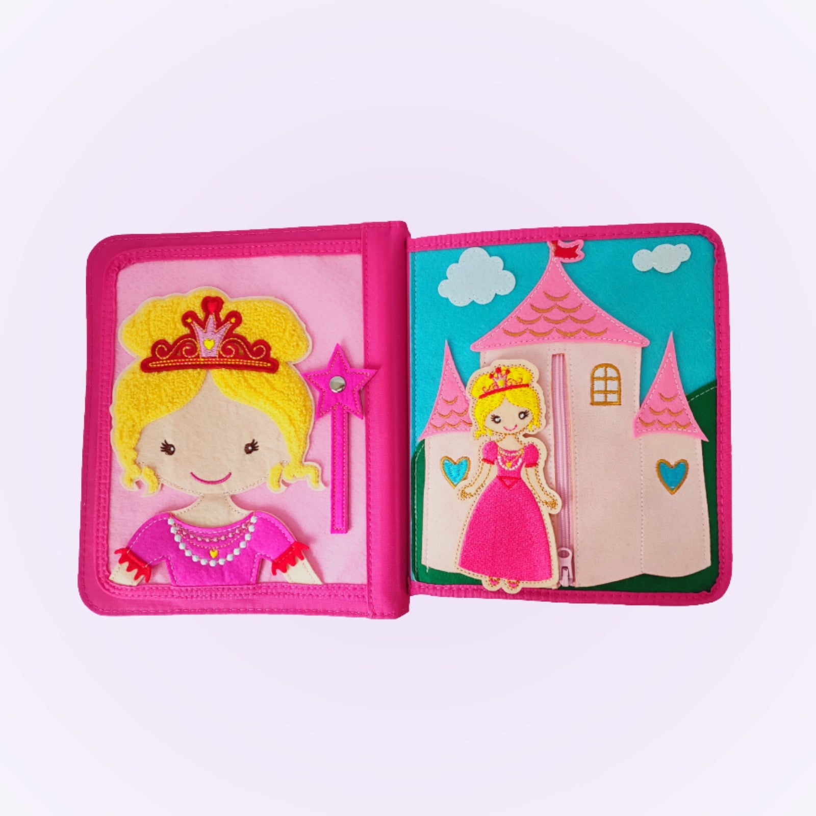 Prinzessin Quiet Book Doppelseite mit Prinzessin und Schloss auf sanftem Lavendel-Hintergrund – ab 3 Jahren
