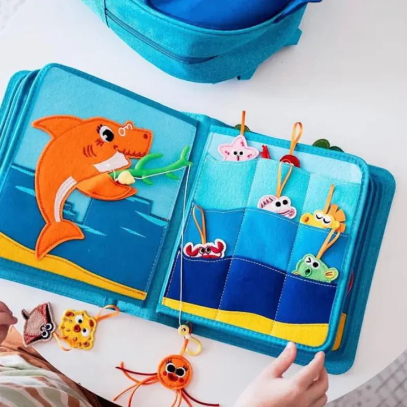 Baby Shark Quiet Book Angelspiel-Seite mit Hai-Figur und Filz-Meerestieren in Taschen zum Angeln – fördert Feinmotorik ab 3 Jahren