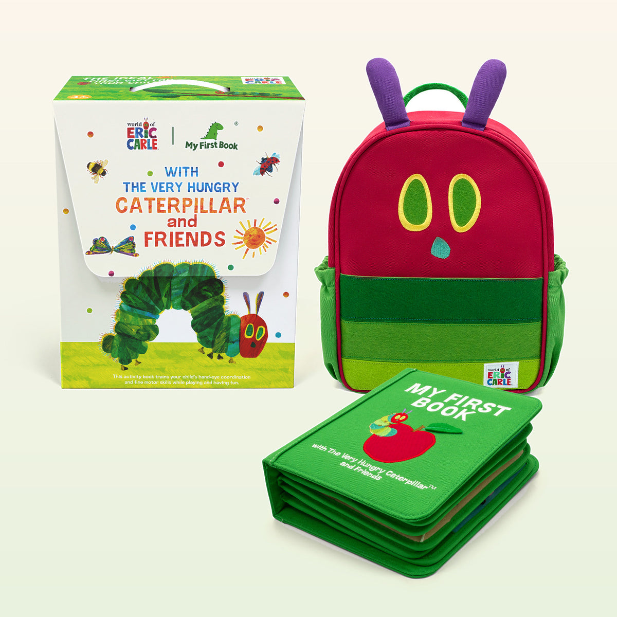 My First Book Die Raupe Nimmersatt Quiet Book – Verpackung, Raupen-Rucksack und Filzbuch auf sanftem Creme-Hintergrund – ab 1 Jahr